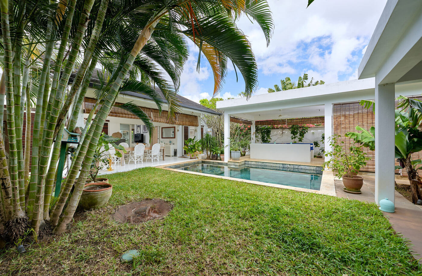 Jardin et piscine de villa avant réaménagement paysager, île Maurice